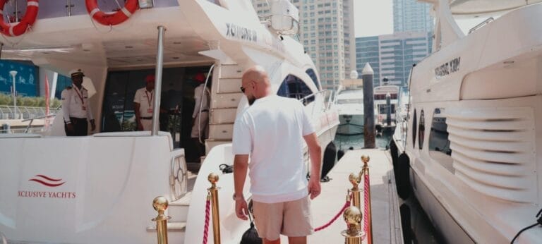 Luxuriöses Yachten-Erlebnis am Wasser